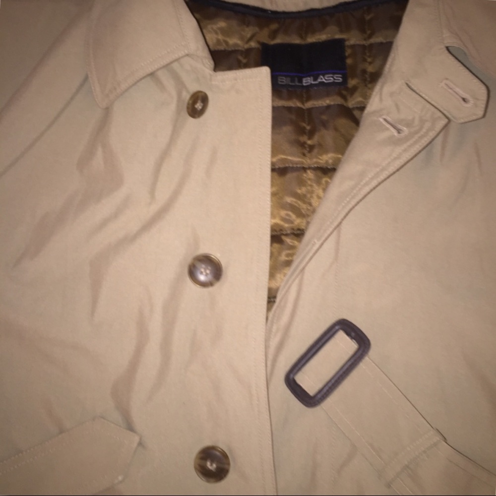 5/$10-Men’s Bill Blass trench coat size 42 short - Picture 3 of 8